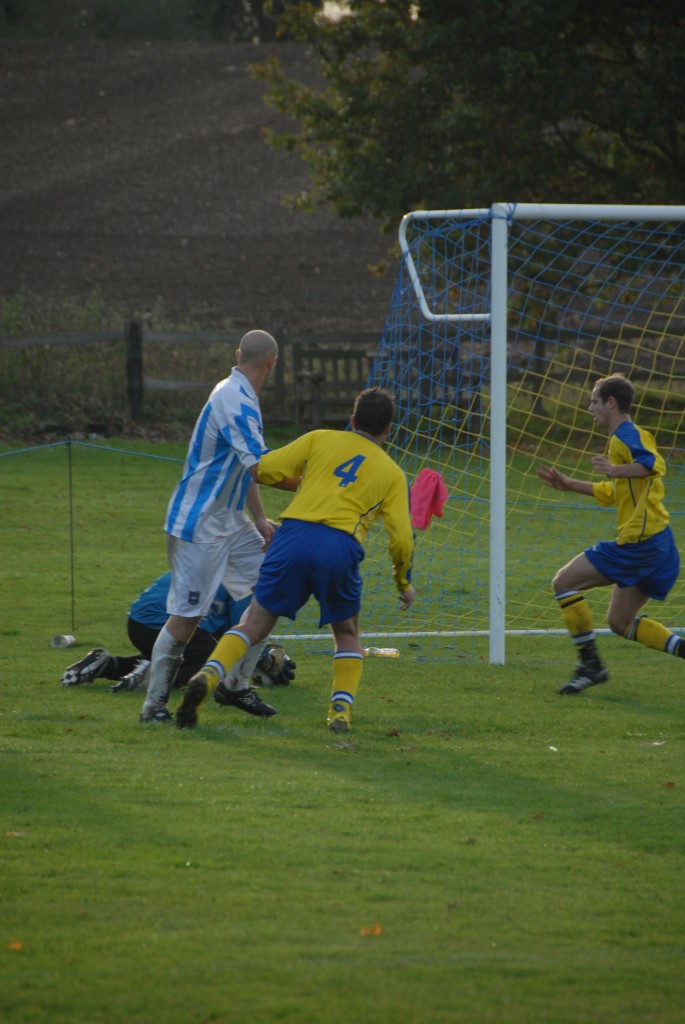 Alan Sheppard in on the keeperL FC vs Hunston 311009