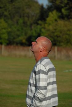 Manager Cliff Massey in deep thought LFC res vs LodsworthRes 031009 DSC_0414_JPG