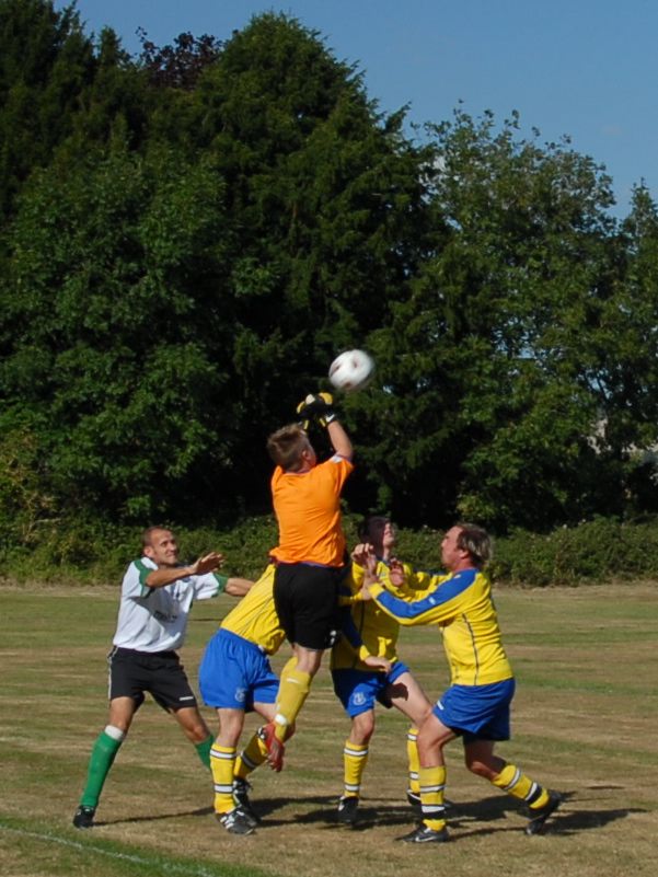 Tom Turner catching the ball LFC Res vs Fishbourne Res 120909